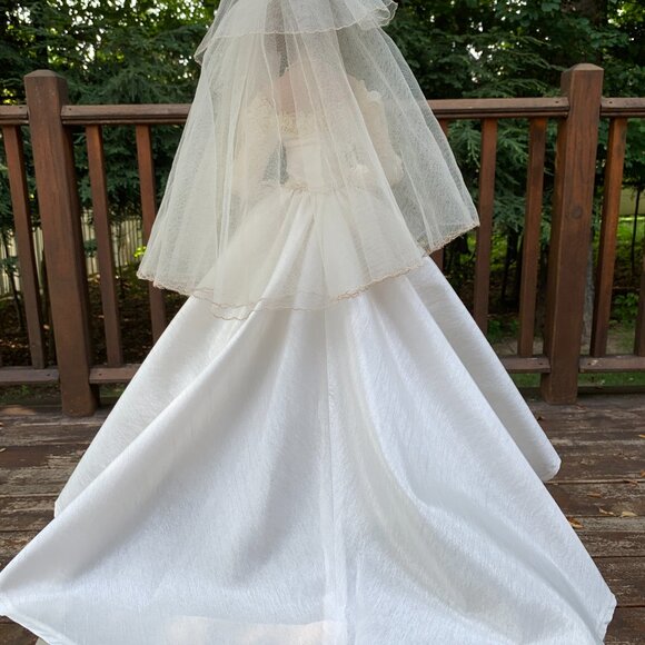 “Autumn Reflection" Vintage Porcelain Bisque Wedding Doll - Picture 14 of 16